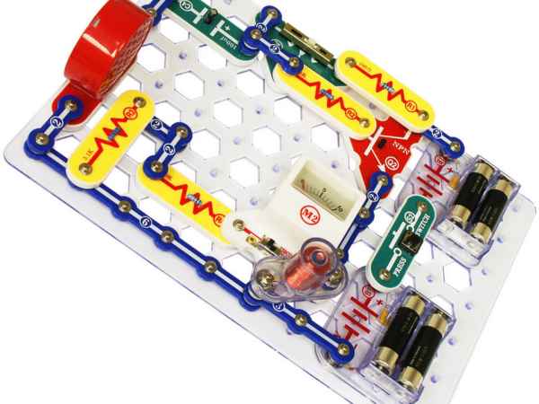 Assembled toy electronic circuit with blue wires, yellow resistors, and red components on a white hexagonal grid.