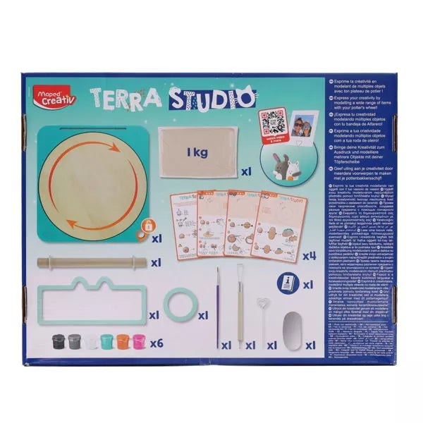 Back of a blue box showing the kit components: a turquoise potter's wheel, 1kg clay, tools, paints, and instructions.