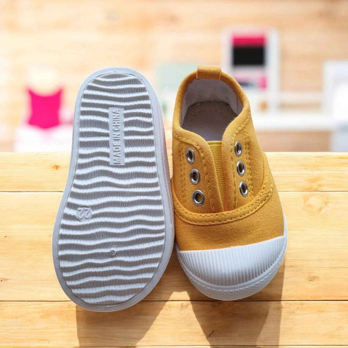 Happy Feet NZ Tiny Trail Canvas shoes in classic design, easy to wear and durable for active kids.